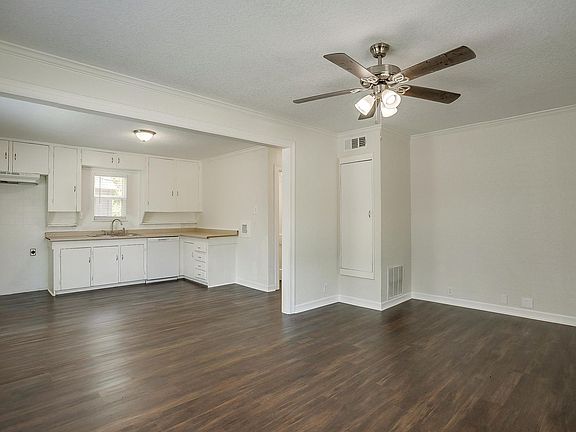 5th image of 810 Meadow Park Dr