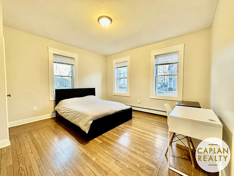 90 Bristol St #A — Photo 6
