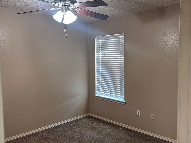 Crown Ridge Apartments — Photo 19