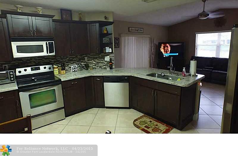 1st image of 444 Lakeside Cir