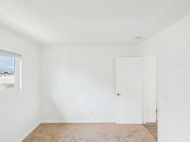 Anita Square Apartments — Photo 15