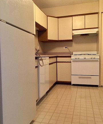 5th image of 4000 Bayside Dr Unit 202