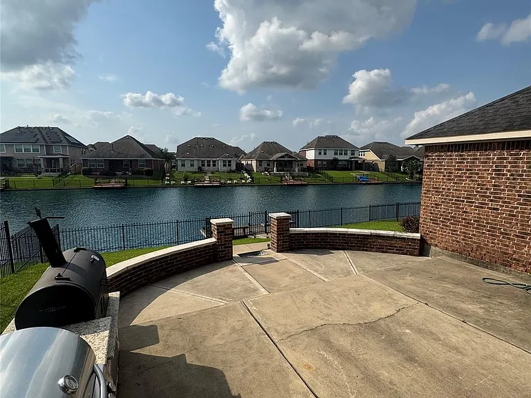 2719 Lake Villa Dr — Photo 1