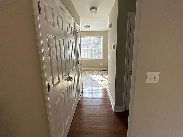 2511 S River Rd — Photo 12
