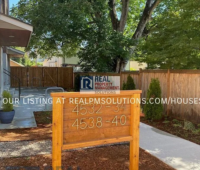 4538 N Vancouver Ave — Photo 3