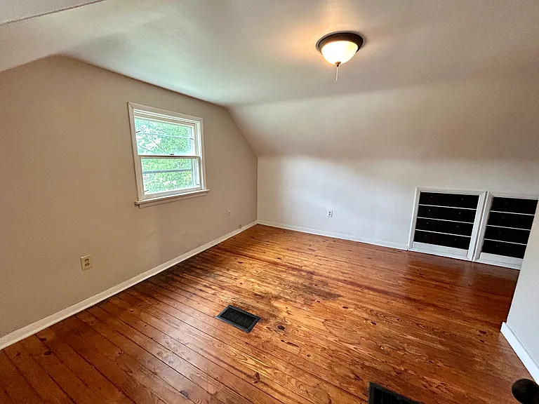 4104 Burton Ave — Photo 16