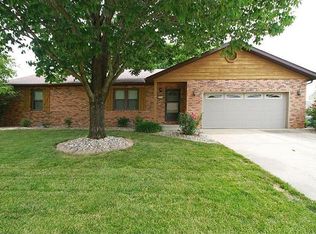 900 Fox Glenn Ln, Belleville, IL 62221