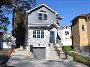 105 Hillcrest Ave, Staten Island, NY 10308