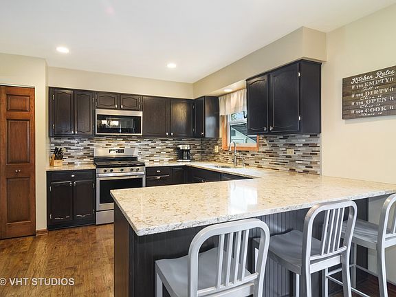 4th image of 520 Waterford Dr