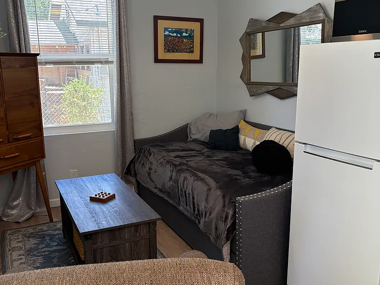 435 Lincoln Ave #B — Photo 4