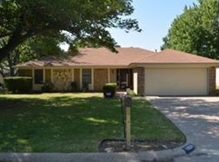 1604 S Timber Ct, Benbrook, TX 76126