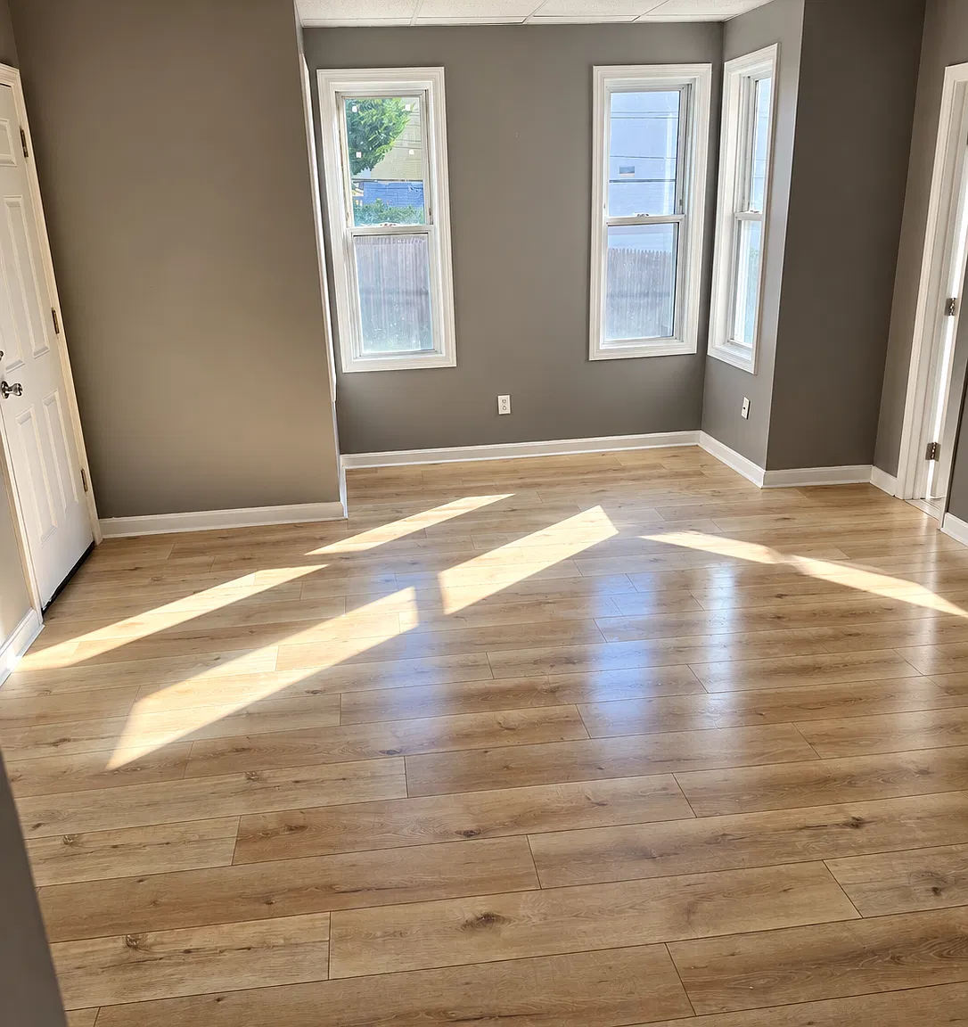 4 bed, $2,100 — Photo 1