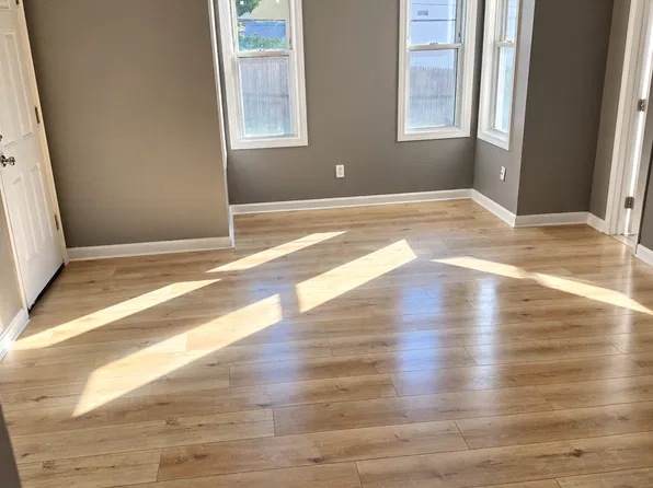 422 County St, Fall River, MA