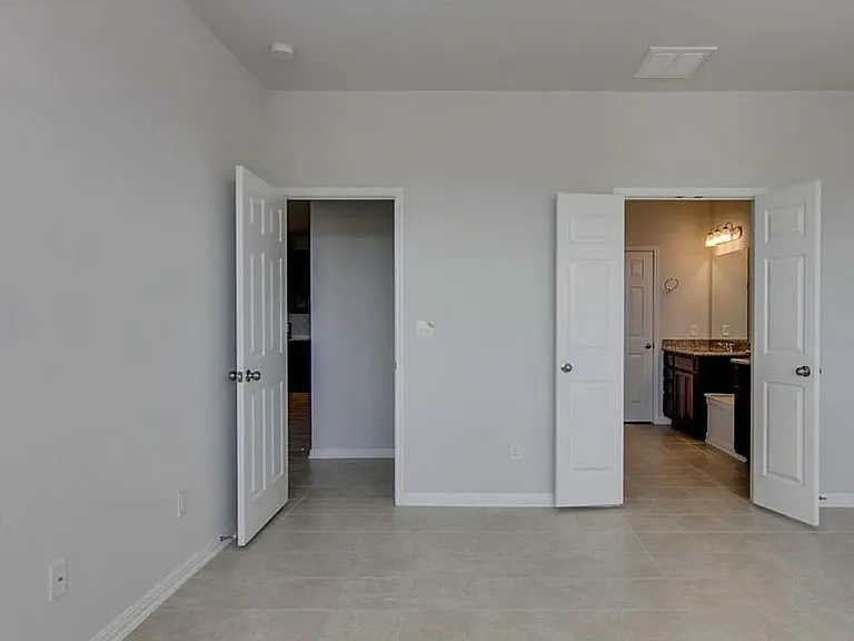 240 La Escalera Dr — Photo 17