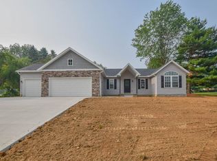 2462 Daffodil St NE, Canton, OH