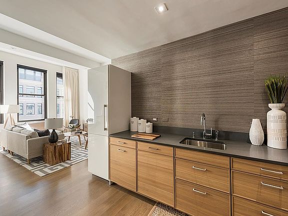 4th image of 254 Park Ave S #Phc