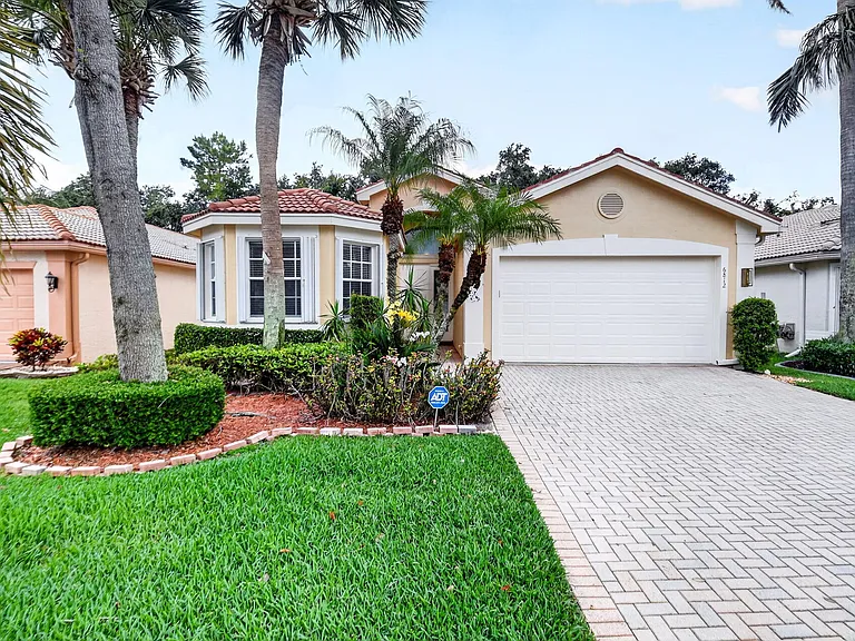 6812 Belmont Shore Dr — Photo 1
