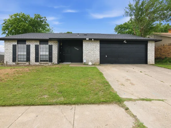 1709 Country Manor Rd, Fort Worth, TX 76134
