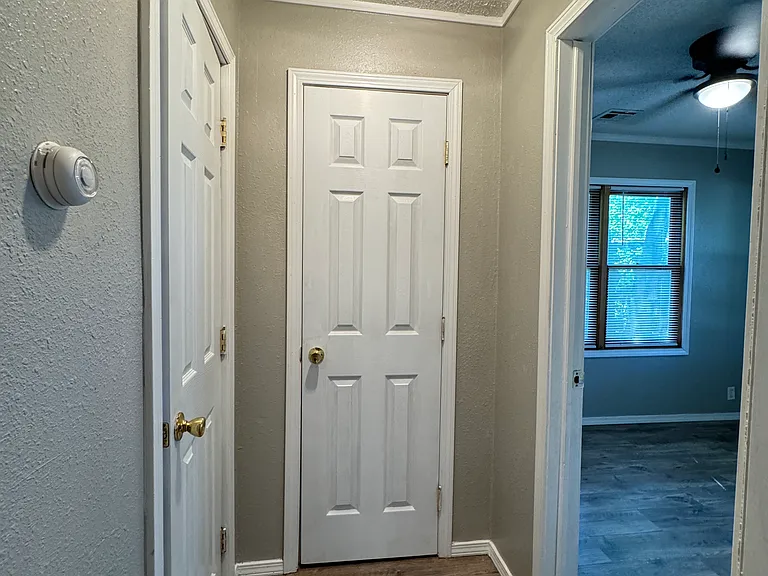 1240 E Walnut St — Photo 30