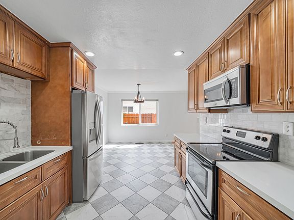 5th image of 421 Lincoln Ave