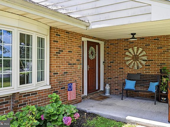 3rd image of 1798 Ridgeview Dr
