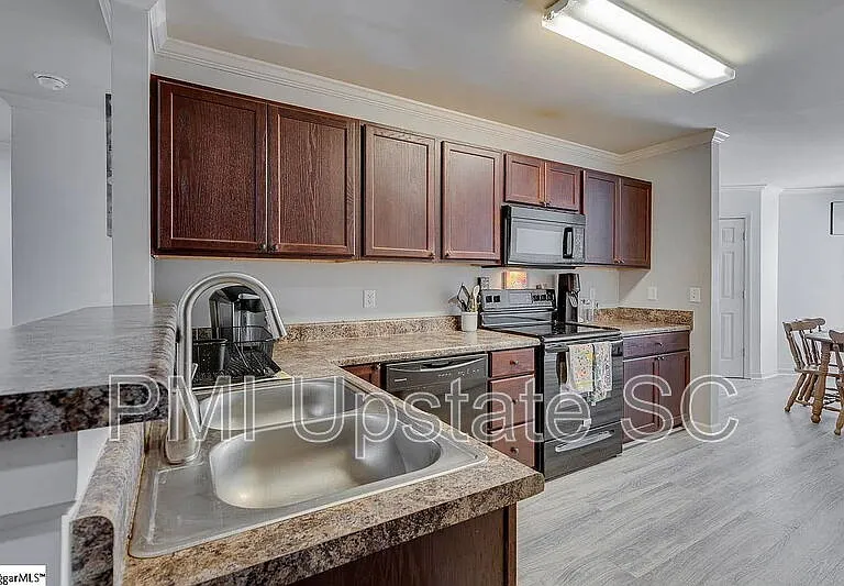 1122 E Lee Rd — Photo 5
