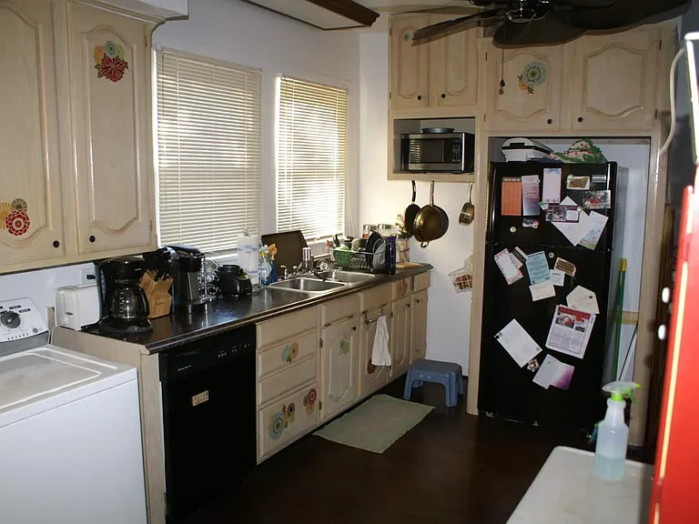 1023 W Hickory St #A — Photo 6