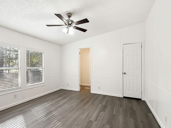 3rd image of 36735 Longleaf Dr