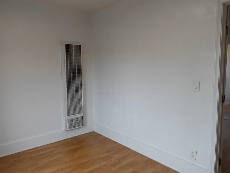 2048 E 3rd St #2048 — Photo 30