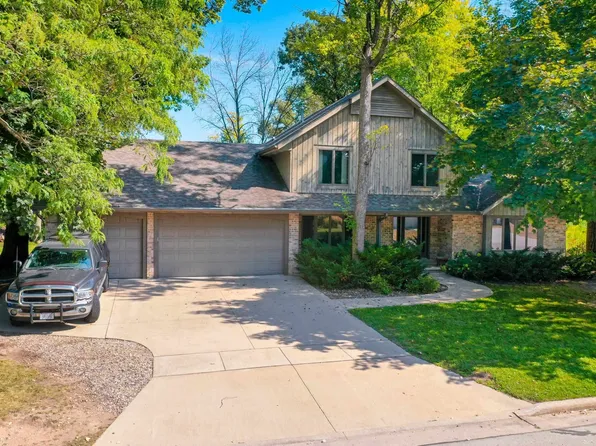 1791 Garnet Ct, Menasha, WI 54952