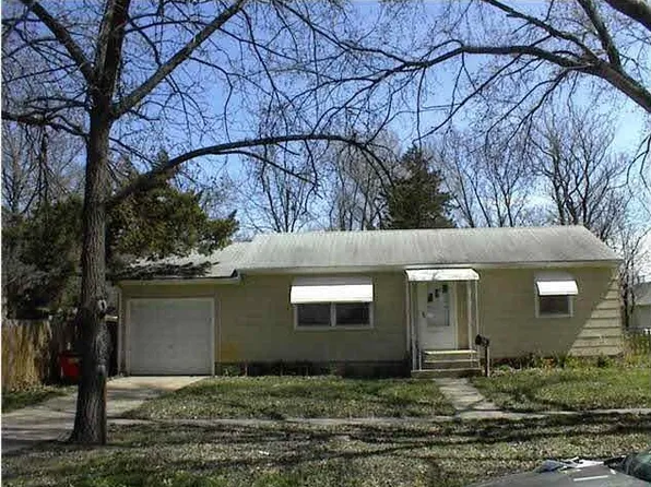 212 Spruce St, Halstead, KS 67056