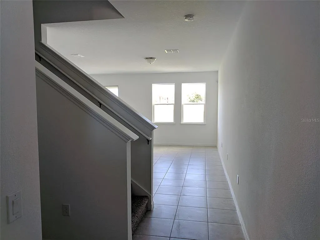 3 bed, 2.5 bath, 1747 sqft, $2,400 — Photo 2