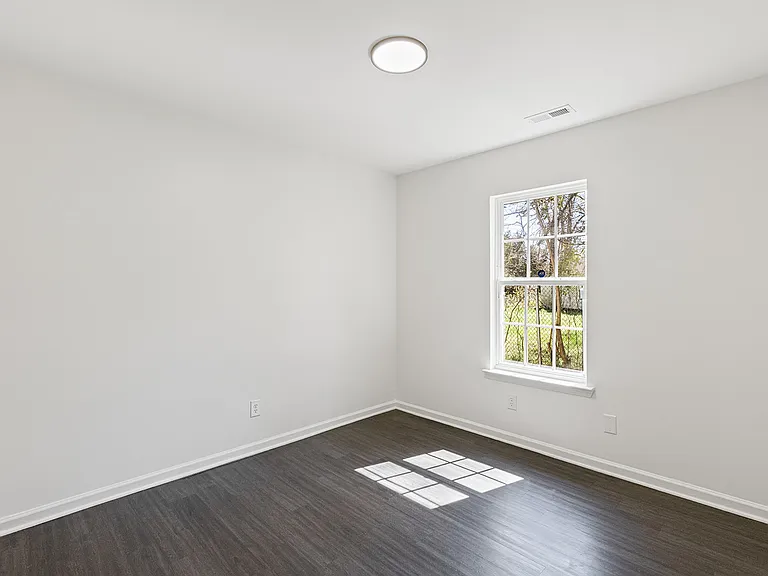 913 Tennyson Dr — Photo 11