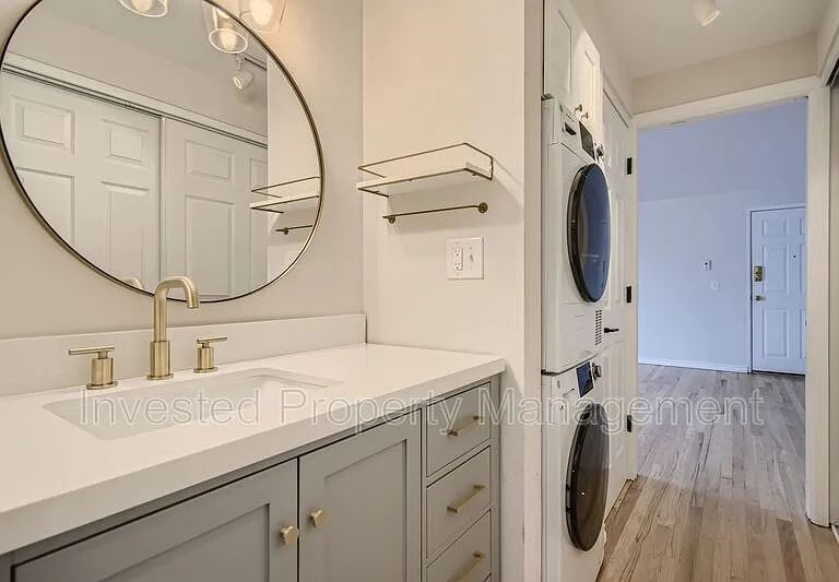 985 N Corona St #302 — Photo 10