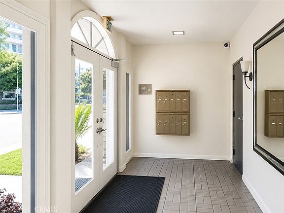 3rd image of 923 E Ocean Blvd Unit 5