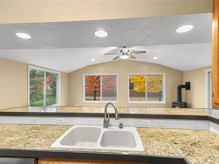 16546 Foliage Ave — Photo 5