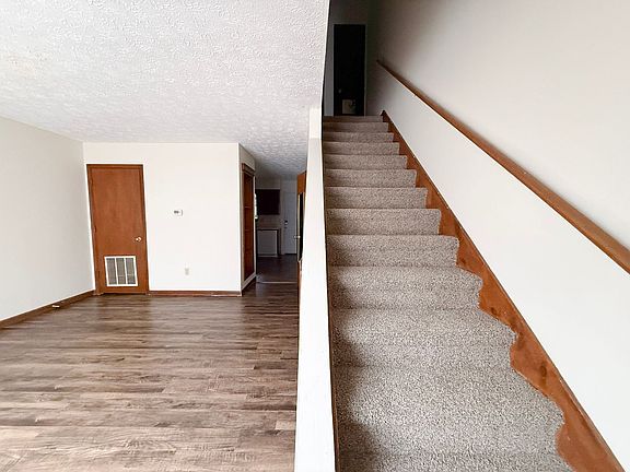 4th image of 492 W 9th St #492_8