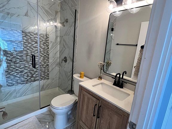 4th image of 1712 N Bissell St #3