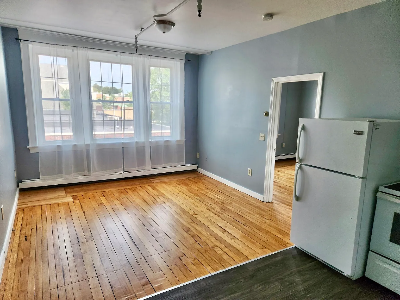 1 bed, 1.0 bath, 550 sqft, $1,695 — Photo 1