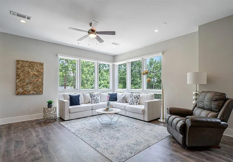 1227 Chelsea Cir NW — Photo 9