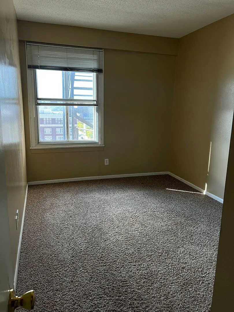 Kensington Tower Apartments — Photo 3