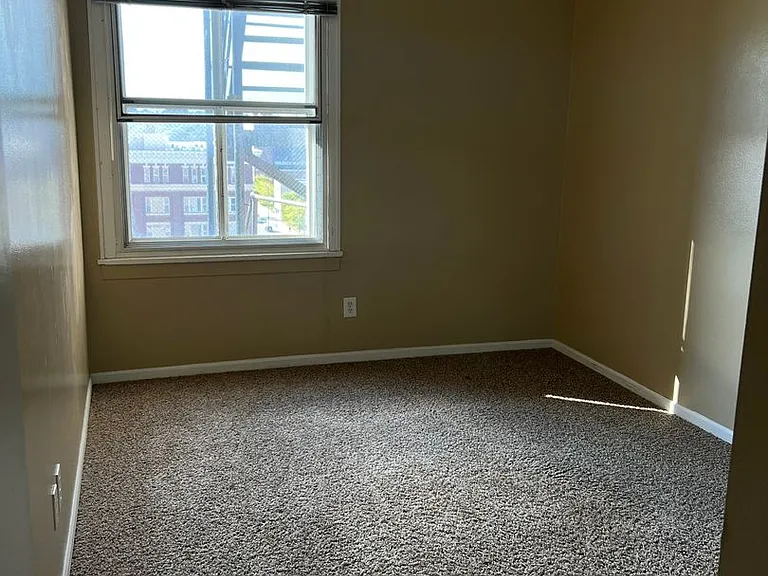 Kensington Tower Apartments — Photo 31