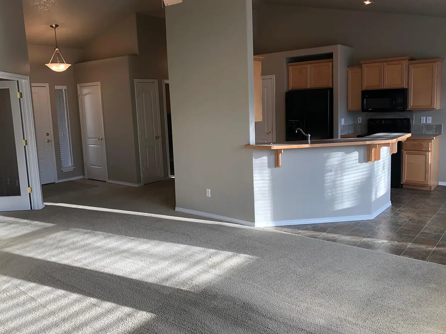 3 bed, 2.0 bath, 1571 sqft, $2,200 — Photo 4
