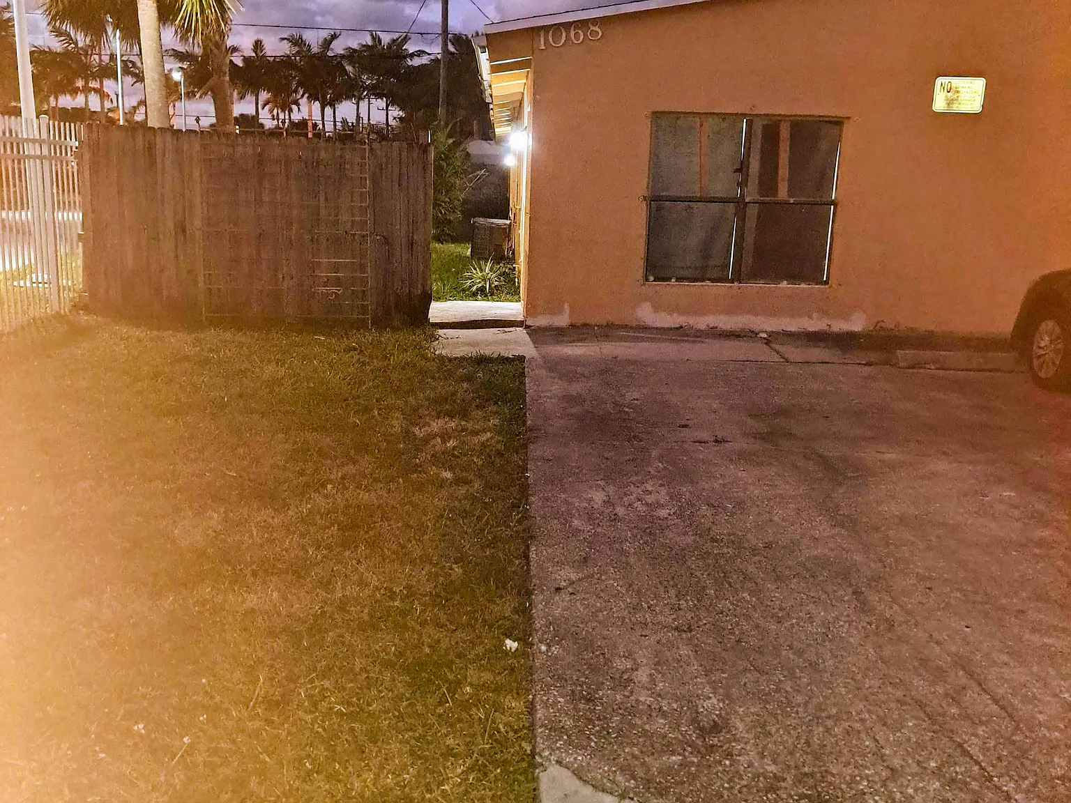 3 bed, 1000 sqft, $1,900 — Photo 2