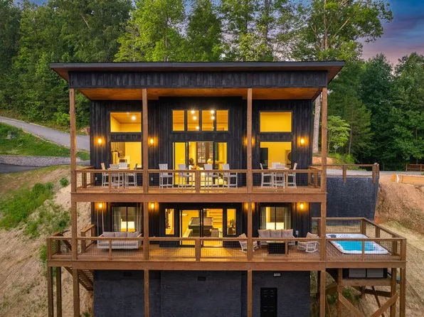 2217 Legend Dr, Sevierville, TN 37876