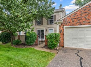 1377 Autumn Ln, Rochester, MI 48306