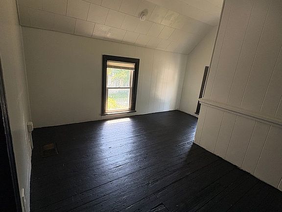 5th image of 629 Jay St