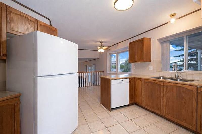 Surrey House for rent - 3 Bedrooms — photo 15