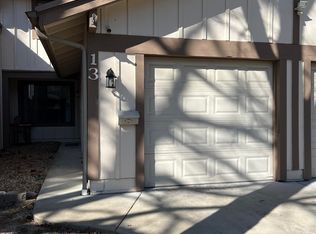 13 Juniper Ln, Springfield, IL 62704