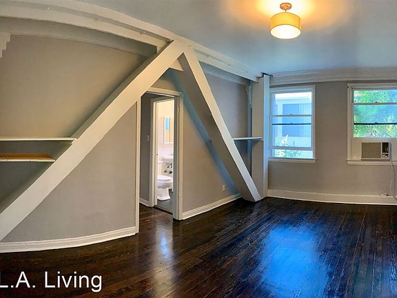 4th image of 527 S Hobart Blvd #10265465